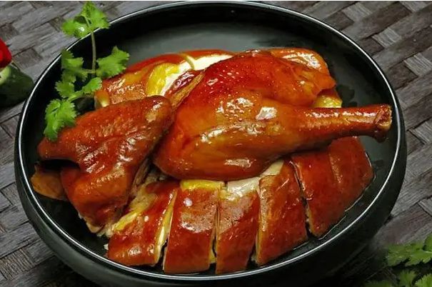 粤菜传统名菜酱油鸡操作非常简单在家里面就可以制作必威 betway必威(图2)