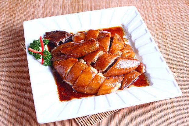 粤菜传统名菜酱油鸡操作非常简单在家里面就可以制作必威 betway必威(图5)