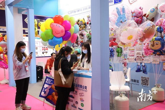 为必威 必威betway期4天！“中国食品名城·潮州专馆”首次亮相深圳礼品展(图9)