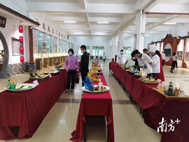 “多味”金鲳鱼！湛江一至三星必威 betway必威级粤菜师傅评选现场直击(图2)