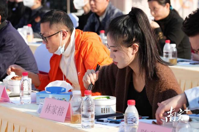烧鹅濑粉“打擂台”！2022东必威 必威betway莞市“粤菜师傅”电视大赛金银铜奖出炉(图2)