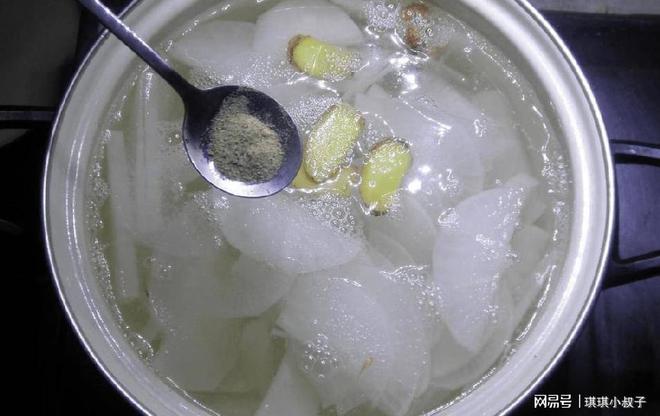必威 betway必威广东人用白萝卜做汤为啥这么鲜美好喝？原来做法有诀窍明白了(图3)