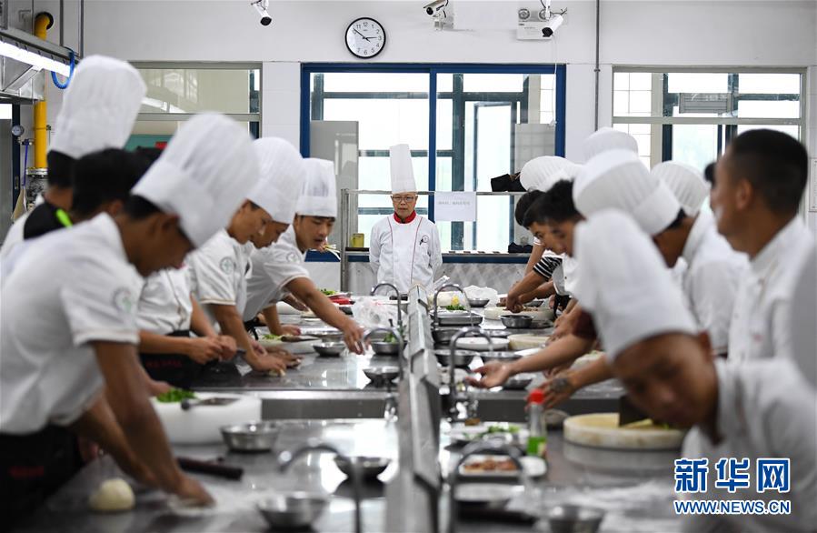 必威 betway必威粤菜师傅工程：扶贫和乡村振兴的“风味之路”-新华网(图2)