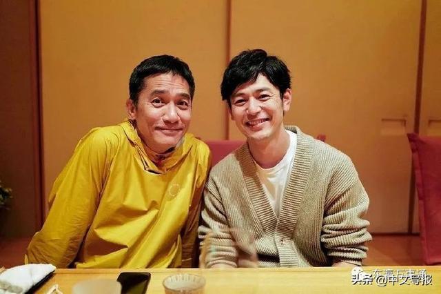 梁朝伟现身东京新桥吃高档必威 必威betway粤菜还与厨师合影(图2)