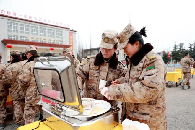 今天打卡军营美食必威 必威betway街！(图6)