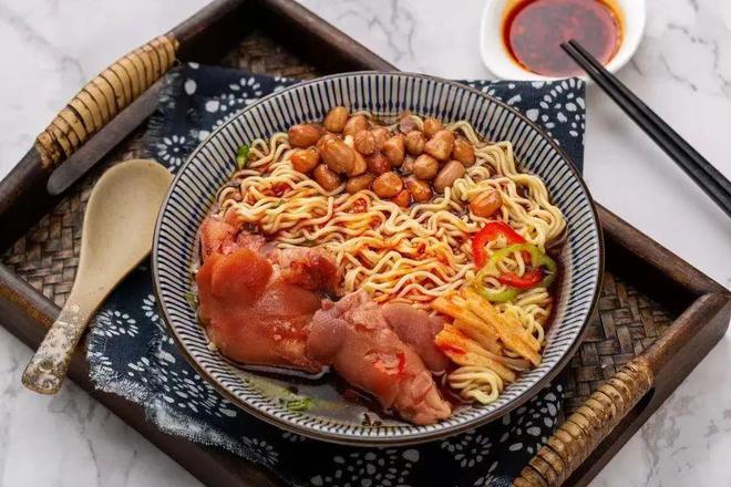 盘点《狂飙》里的广式美食广州猪脚面受欢迎还有这些……必威 必威betway(图3)