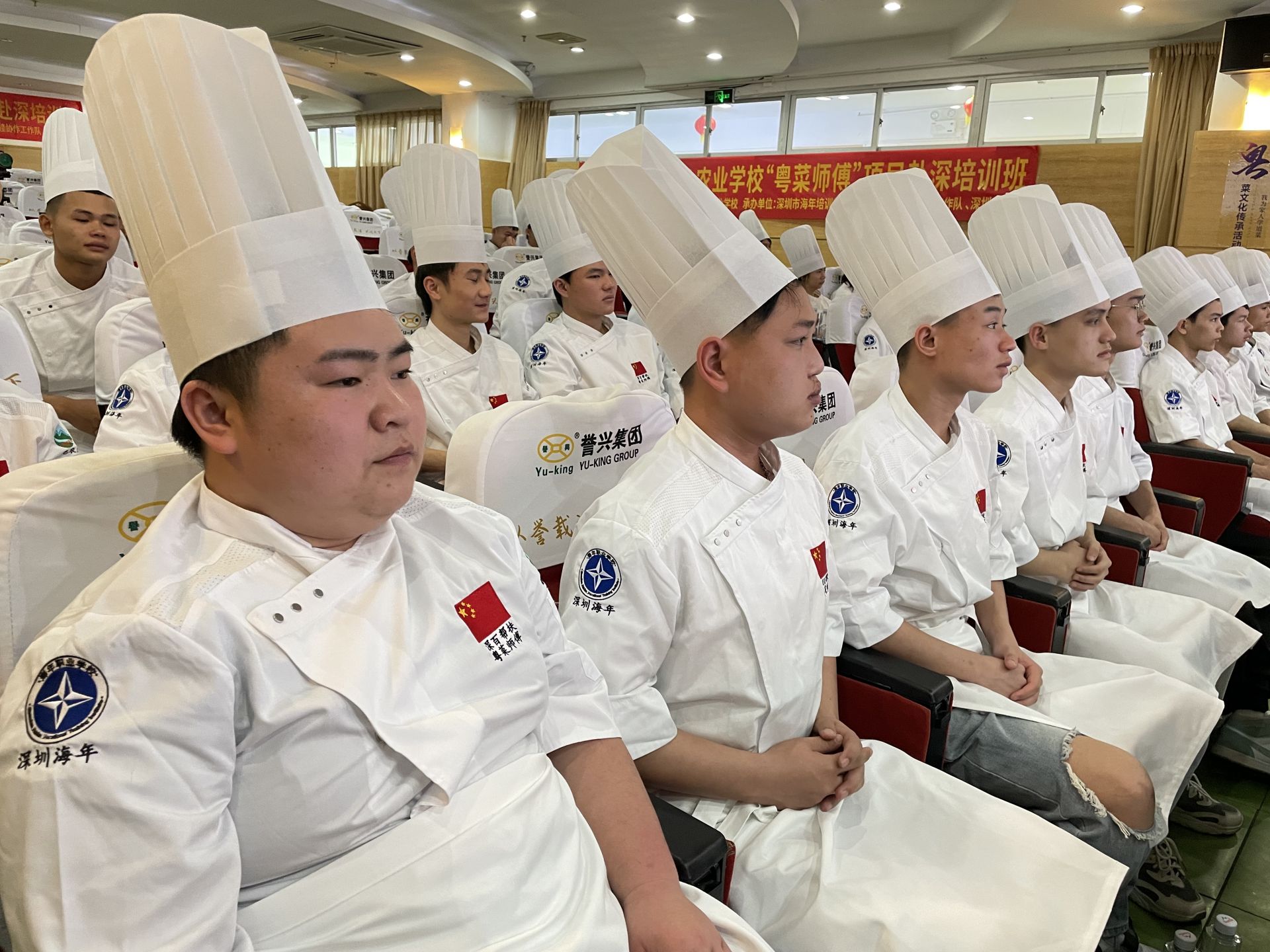 百色学子抵深学做粤菜深百协作“粤菜师傅”再添新成员必威 betway必威(图3)