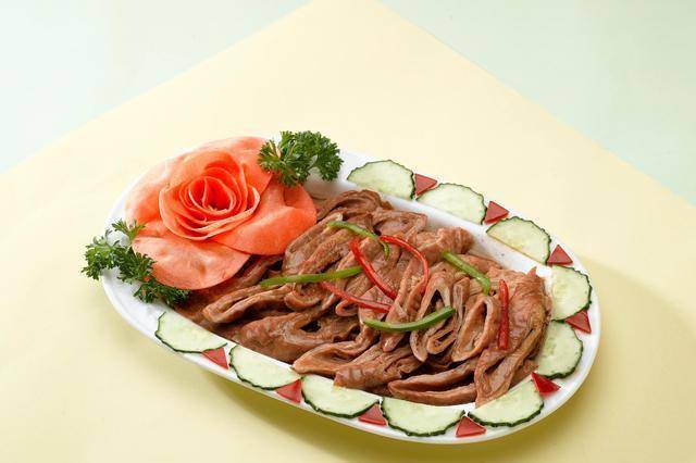 必威 必威betway粤菜主要是由广州菜、潮州菜、东江菜三种不同的地方风味组合而成(图6)