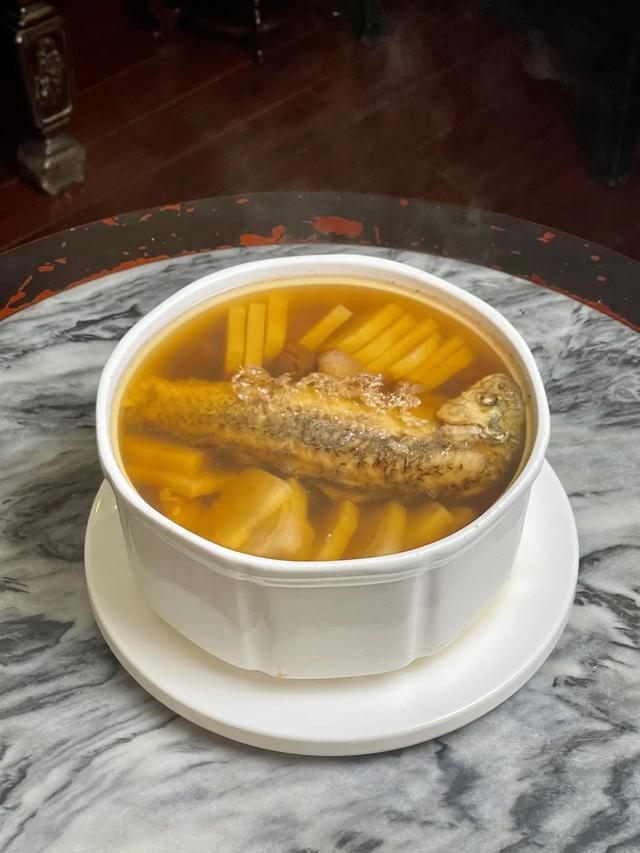 《大粤菜》连载第十一期：广府菜——粤宴必威 必威betway之美（汤羹）(图1)