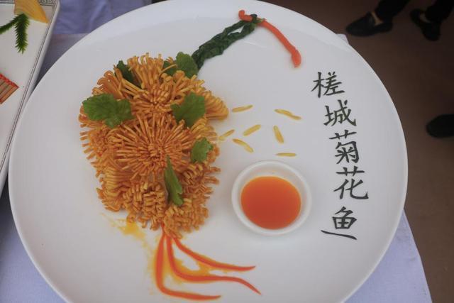 必威 必威betway美食为媒名厨炫技交流共发展(图1)