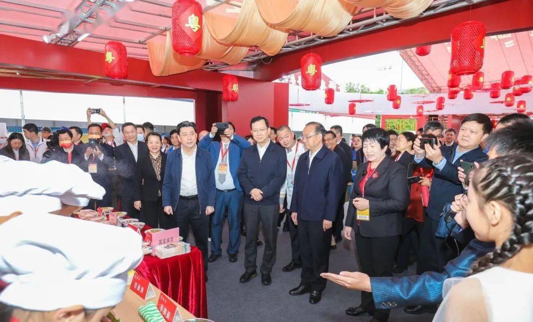 必威 betway必威擦亮“粤菜师傅”金字招牌！第五届粤港澳大湾区“粤菜师傅”技能大赛暨产业文化交流活动在梅州→(图2)