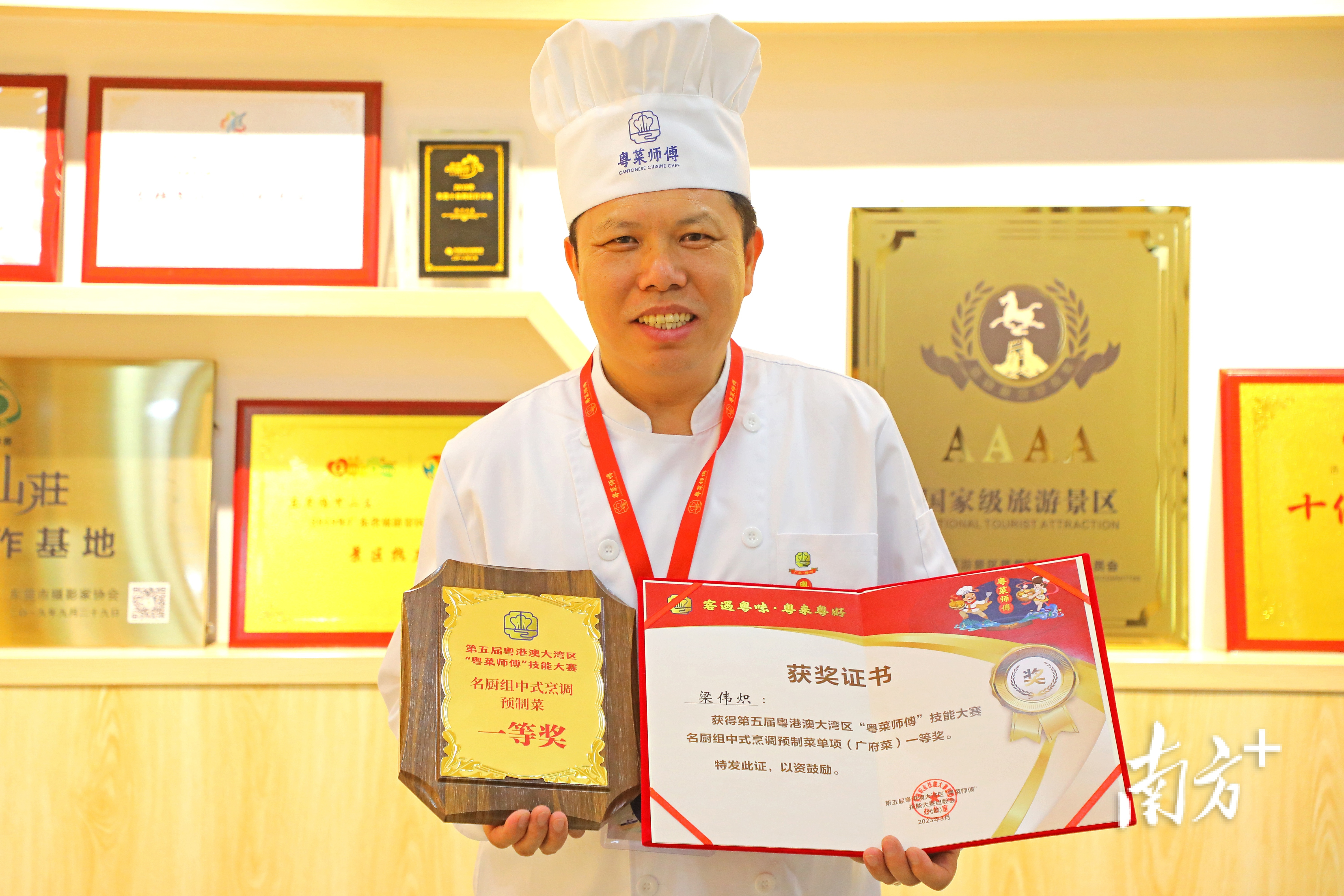 必威 betway必威就凭这道菜！常平大厨获“粤菜师傅”技能大赛一等奖(图2)