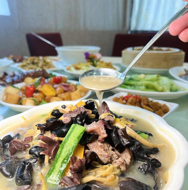 「食为先」4月4必威 必威betway5折开团！人均30+吃：烧鹅拼叉烧+娃娃鱼+水煮牛肉+蒸海蚬8道招牌菜！节假日通用！(图15)