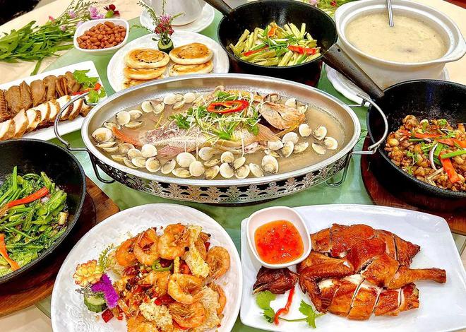 「食为先」4月4必威 必威betway5折开团！人均30+吃：烧鹅拼叉烧+娃娃鱼+水煮牛肉+蒸海蚬8道招牌菜！节假日通用！(图4)