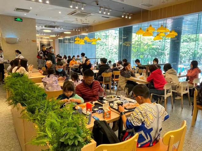 必威 betway必威对话区又生、麦广帆：地道粤菜做成连锁很难做稳做强才是硬道理(图2)