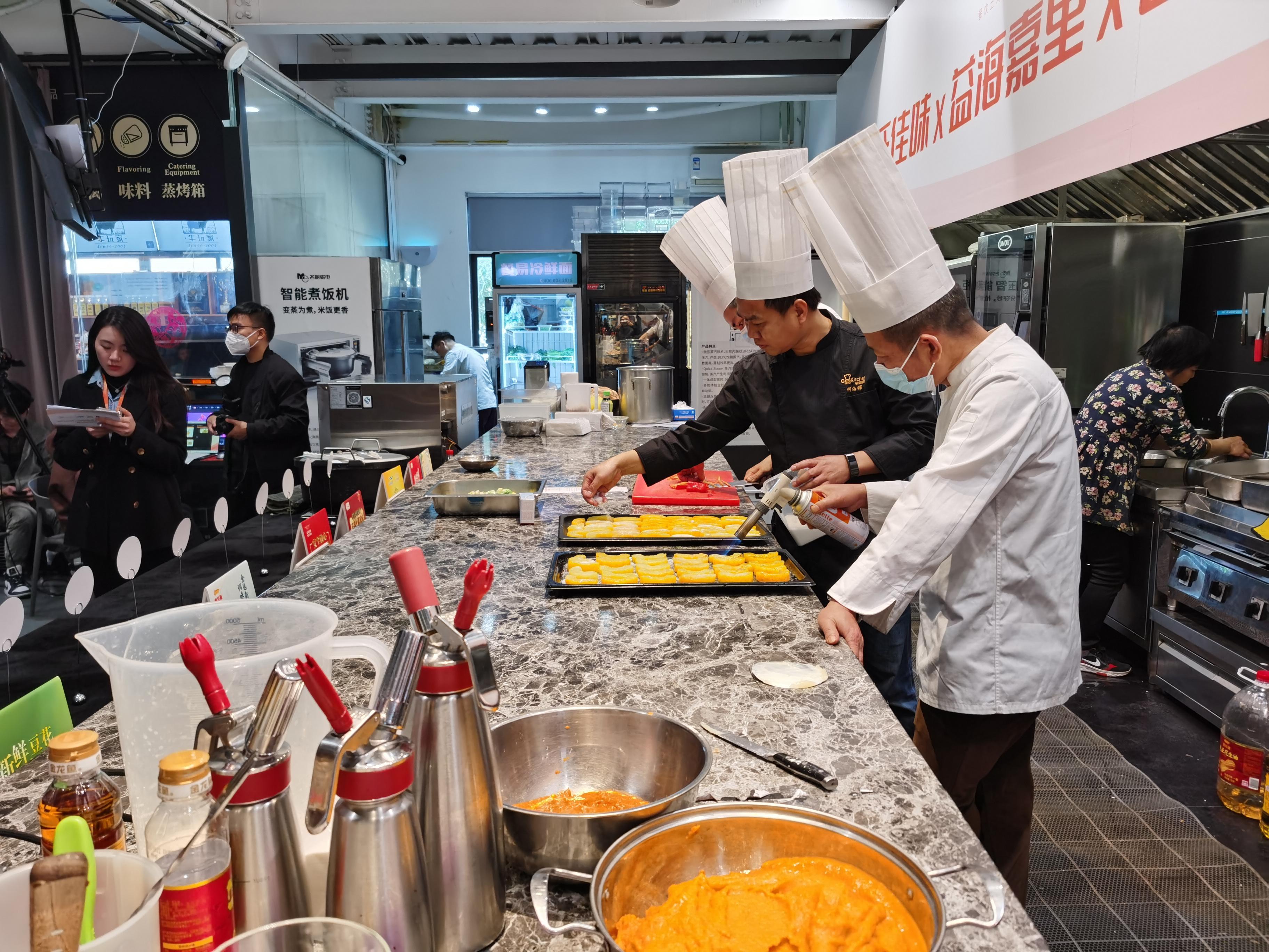 【食尚岭南】粤菜产业化标准必威 必威betway化200项火候专利设备入市温氏预制菜领先极客厨房跨界探索(图3)