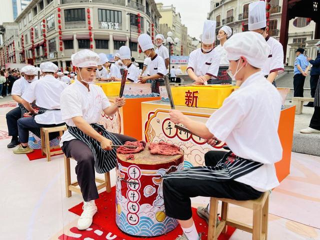 汕头：“斗牛”大赛精彩开锣打造潮汕必威 必威betway美食名片(图2)