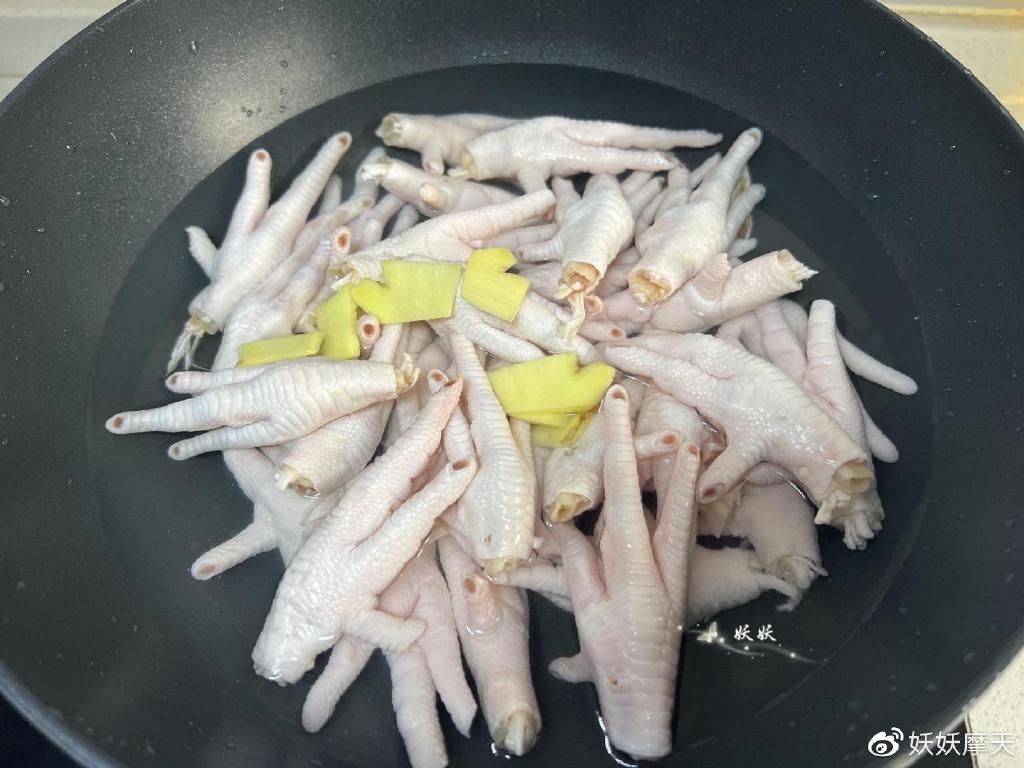 虎皮凤爪这样必威 必威betway做酥烂脱骨满口留香不愧是粤菜招牌(图4)