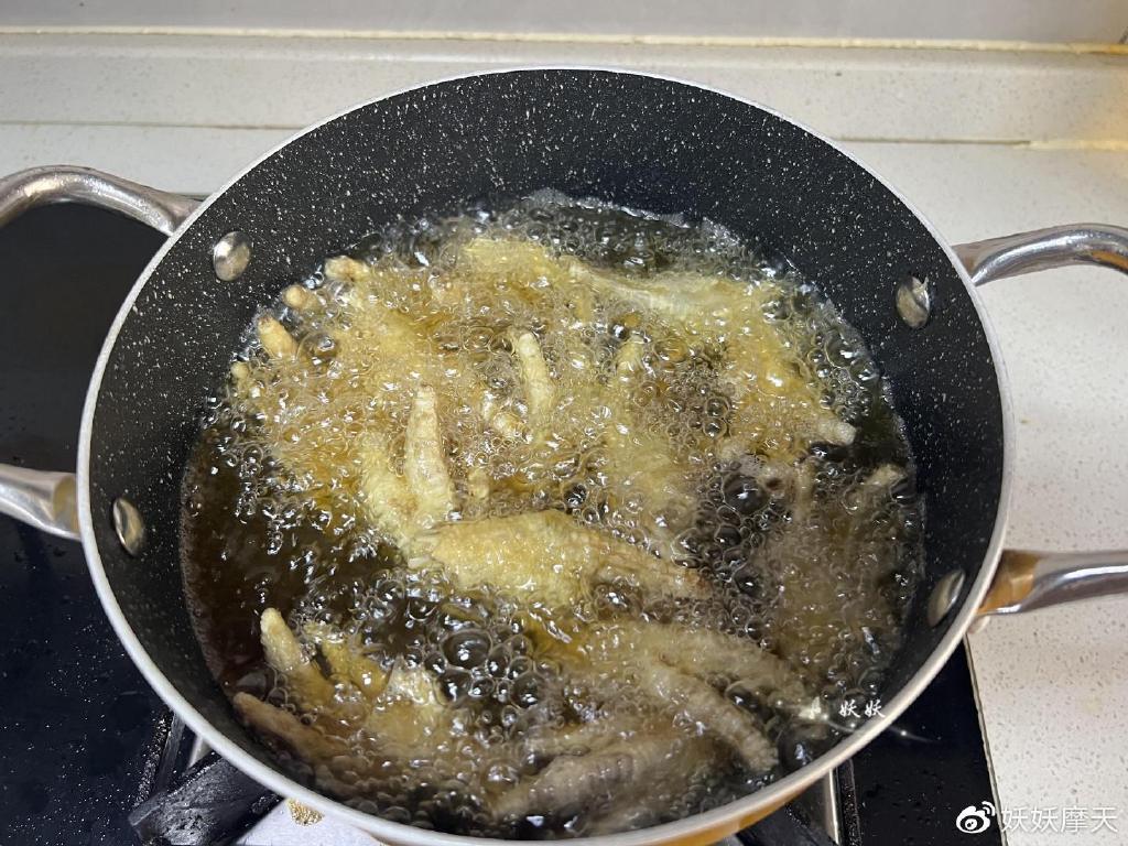 虎皮凤爪这样必威 必威betway做酥烂脱骨满口留香不愧是粤菜招牌(图7)