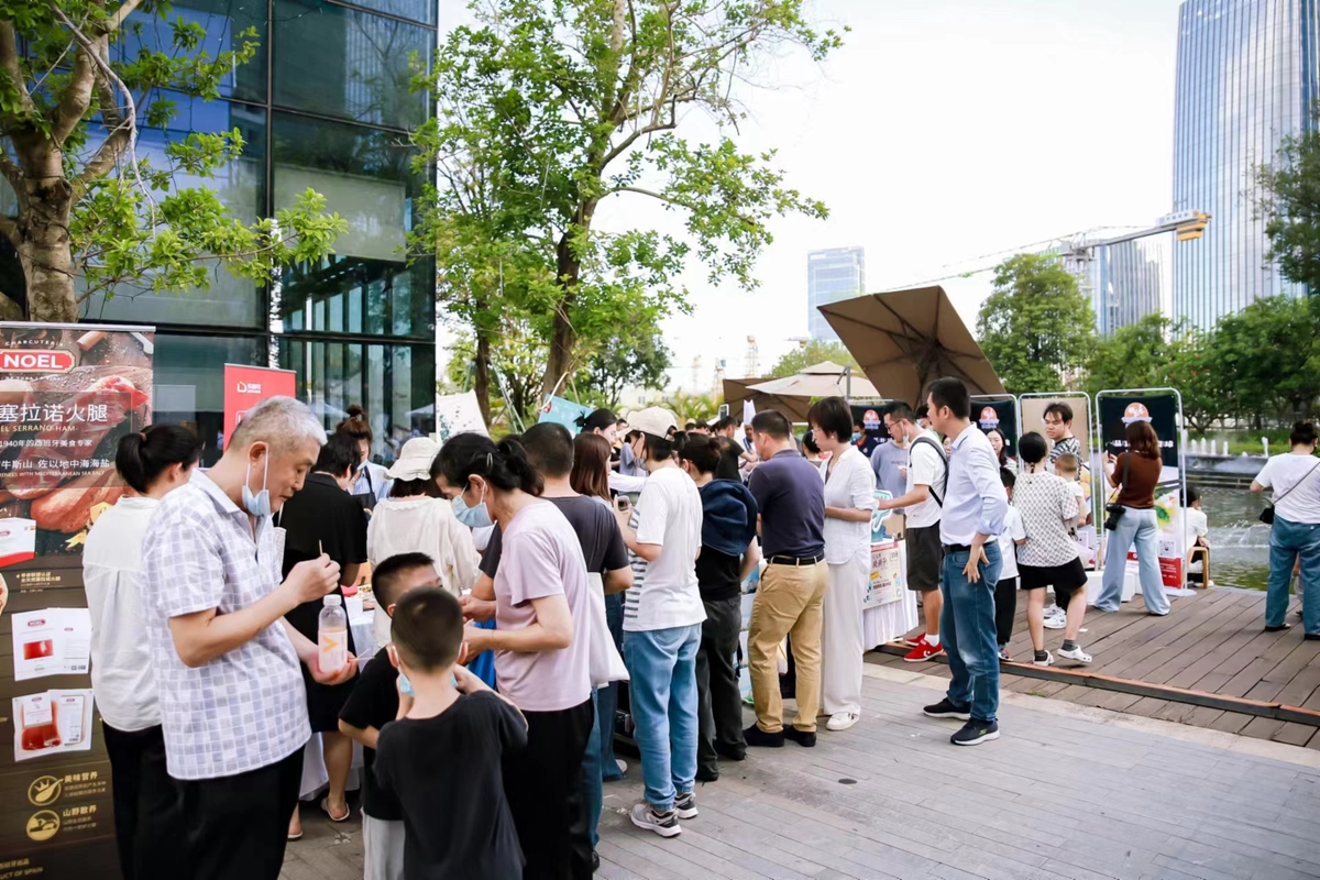 必威 betway必威粤港名厨现场献艺 粤菜师傅国际化暨深港美食嘉年华在前海举行(图2)