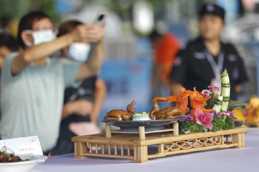 打造石岐鸽主题美食集市 中必威 必威betway山市第二届鸽肴大赛启幕(图4)