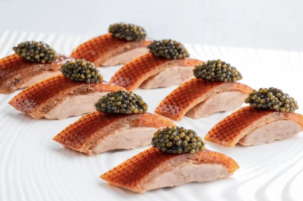 看名厨如何打造招牌菜：阿必威 必威betway一鲍鱼、大董酥不腻烤鸭、段誉熟醉蟹(图4)