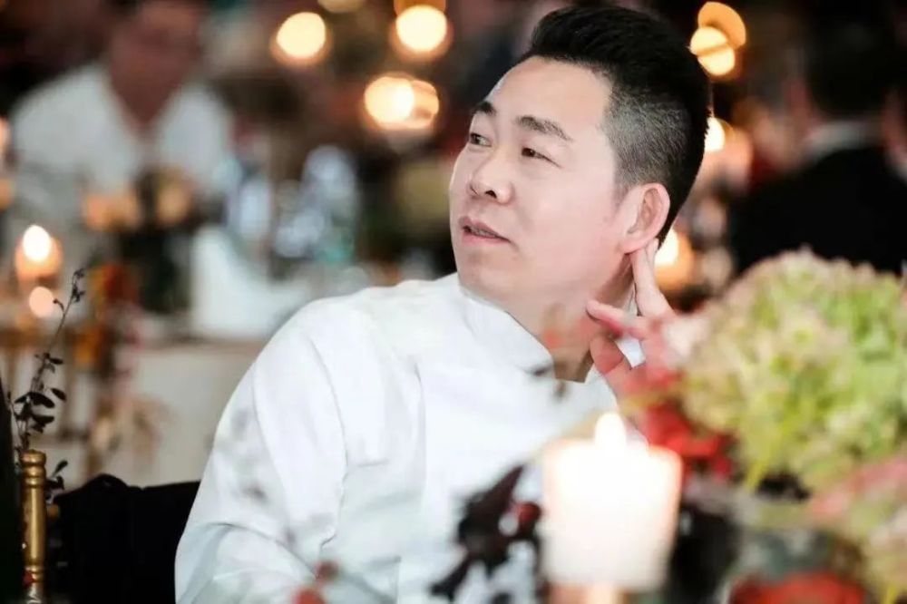 看名厨如何打造招牌菜：阿必威 必威betway一鲍鱼、大董酥不腻烤鸭、段誉熟醉蟹(图6)