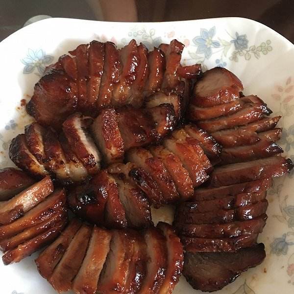 必威 必威betway东北人吃广东菜吐槽太清淡没“硬菜”烤乳猪端上来东北人懵了(图4)