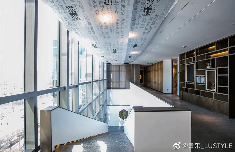 必威 betway必威花27亿开7家店这个新鲁菜品牌想把艺术馆搬进餐厅(图3)
