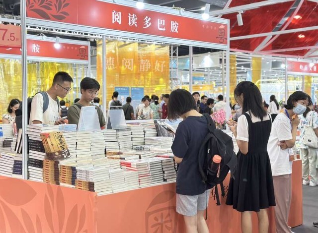 广佛读者共读一书 探寻粤菜北上必威 betway必威传播史(图2)