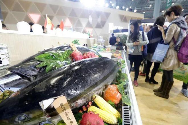 进口日本水产品必威 必威betway被叫停后：日料店转卖粤菜、超市一天卖出一周量海鲜(图1)