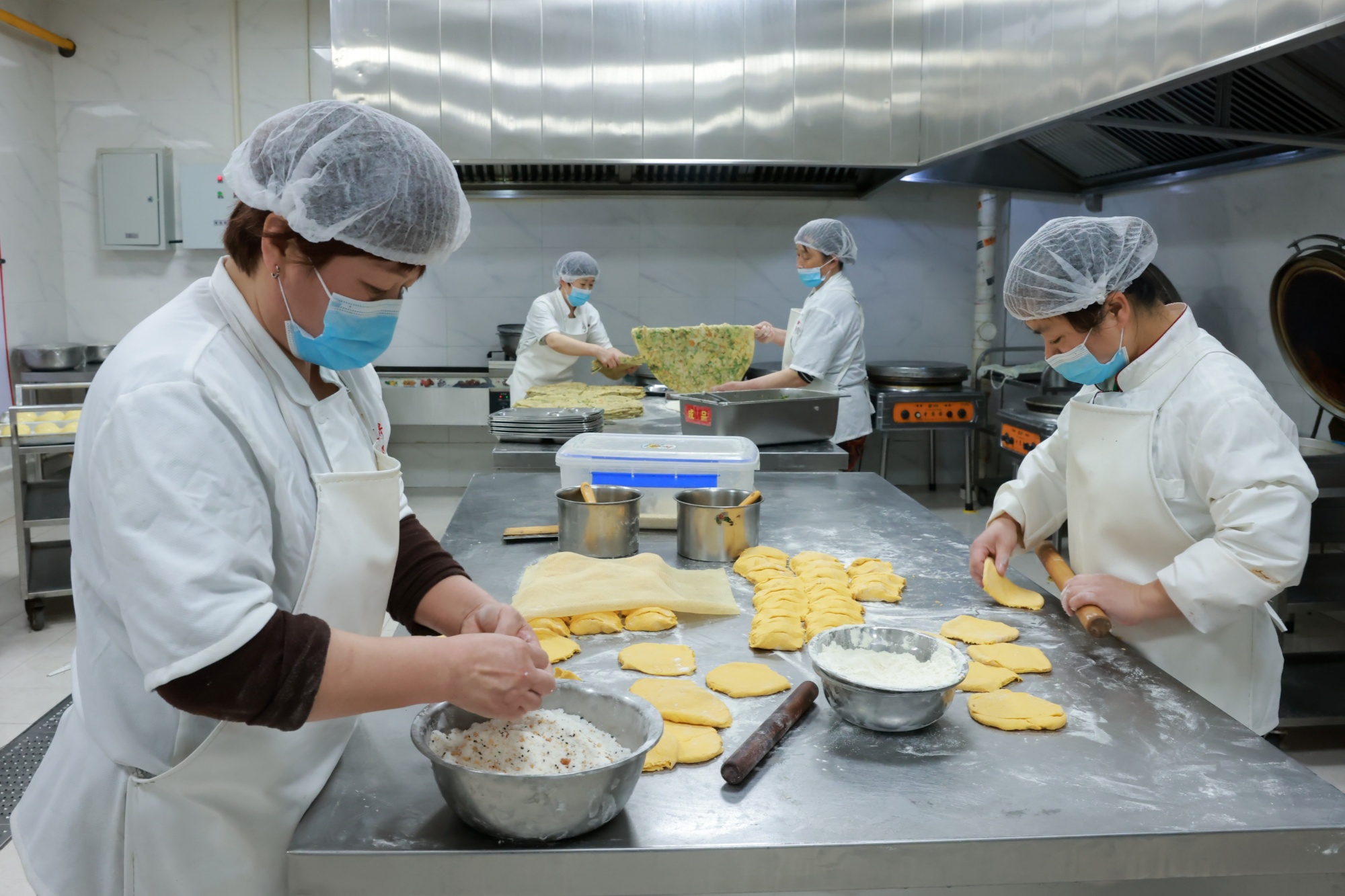 必威 必威betway河北定兴：“智慧监管”守护校园食品安全(图1)