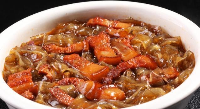 必威 betway必威东北年夜饭“最经典”的4道菜锅包肉不算啥最后一道食材丰富(图2)