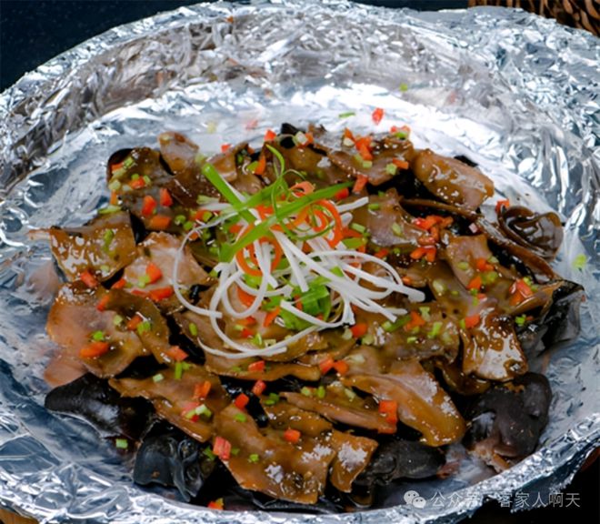 必威 betway必威每天揭秘名厨的秘方！粤菜系菜谱的用料与烹饪步骤！(图1)