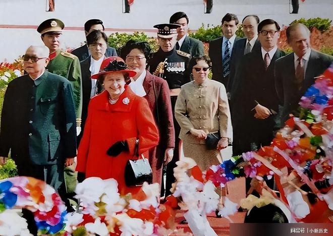 1986必威 betway必威年英女王访家向借车：用完后不用还了(图8)