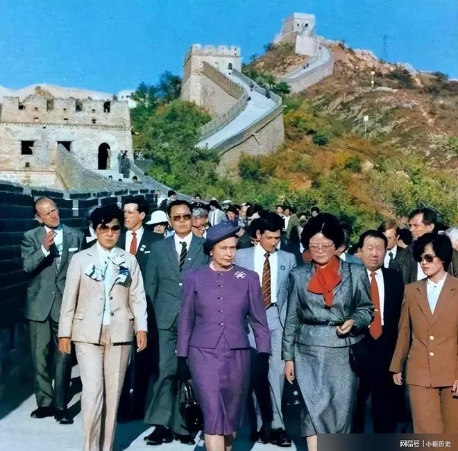 1986必威 betway必威年英女王访家向借车：用完后不用还了(图7)