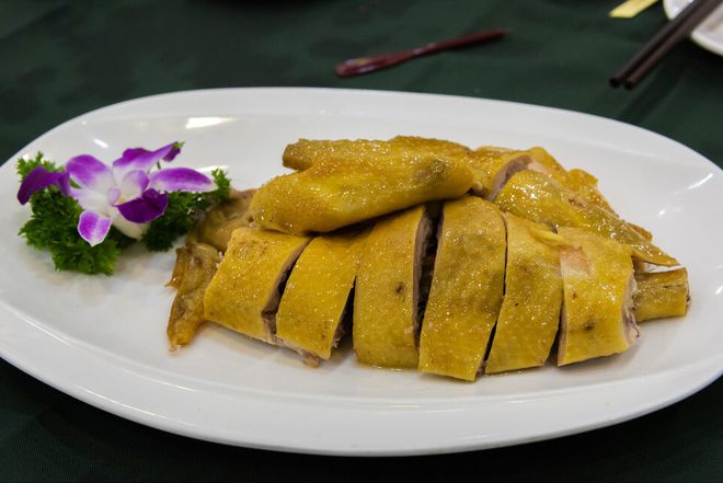 必威 必威betway无鸡不成宴！广东8大鸡肉名菜你家餐桌上最经常出现哪种？(图8)