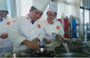 必威 betway必威才赋新城 何以经开（3）丨王刚：匠心传承“舌尖上”的非遗 精心“烹”出精彩人生(图5)