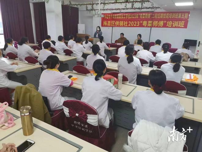 必威 betway必威50名学员集中“充电”！梅县区供销社“粤菜（客家菜）师傅”技能培训班开班(图3)