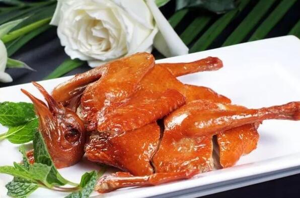 广东十大经典名菜 红烧乳鸽必威 必威betway上榜第九起源于清朝(图2)