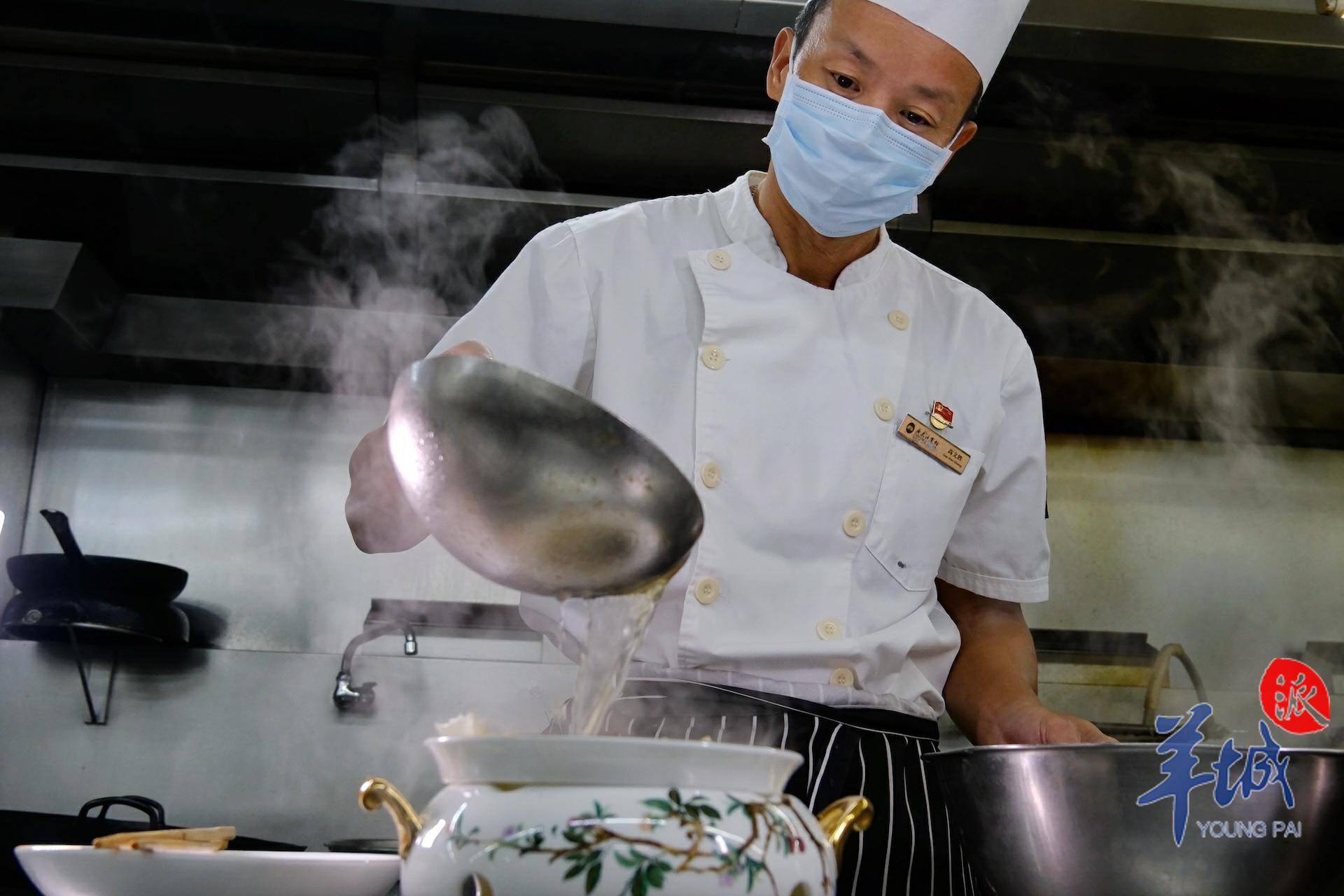 【食尚岭南】视频｜粤菜师傅高文胜：以守正创新为准则“传帮带”弘扬粤菜技艺必威 betway必威(图2)