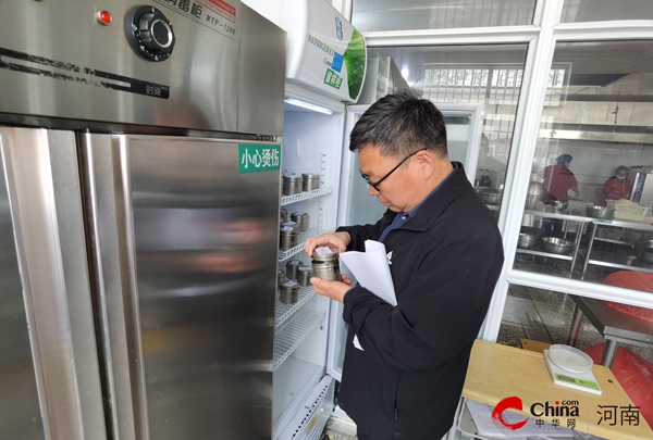 必威 必威betway西平县市场监督管理局领导到盆尧中心小学检查食品安全工作(图3)