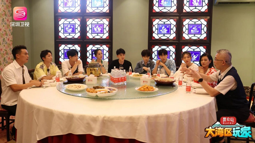 昆仑山矿泉水玩转8城Citywalk解必威 必威betway锁综艺营销新高度(图6)