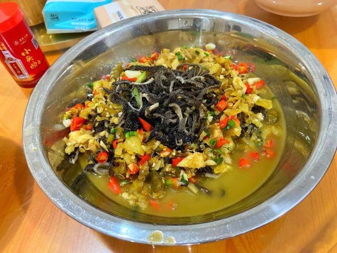 红烧鹅、口味鳝鱼、萝卜汤长沙河西农家乐真的超下饭！必威 betway必威(图2)