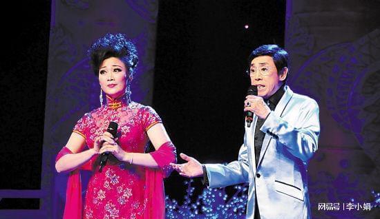 广州95后小伙子街头唱粤语小曲 人气高涨 背必威 betway必威后是(图4)