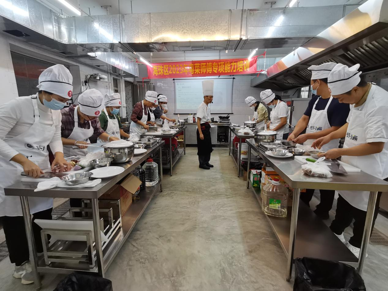 必威 betway必威广州市海珠区首个“粤菜师傅”就业创业实训基地成立(图2)